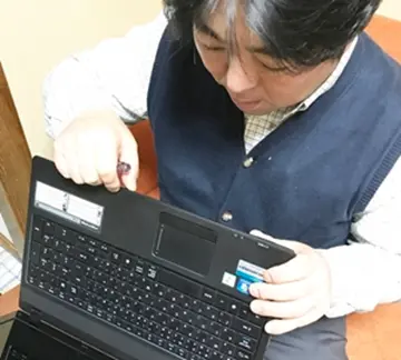 パソコンの症状を電話で伺い、状況を整理してご提案するイメージ